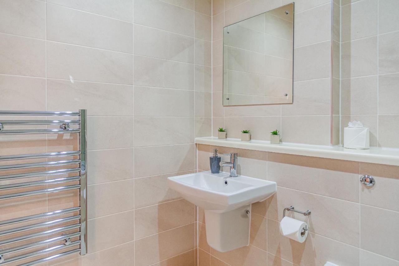 Hallsphere - Stunning Apartment Salford Quays Манчестер Екстер'єр фото