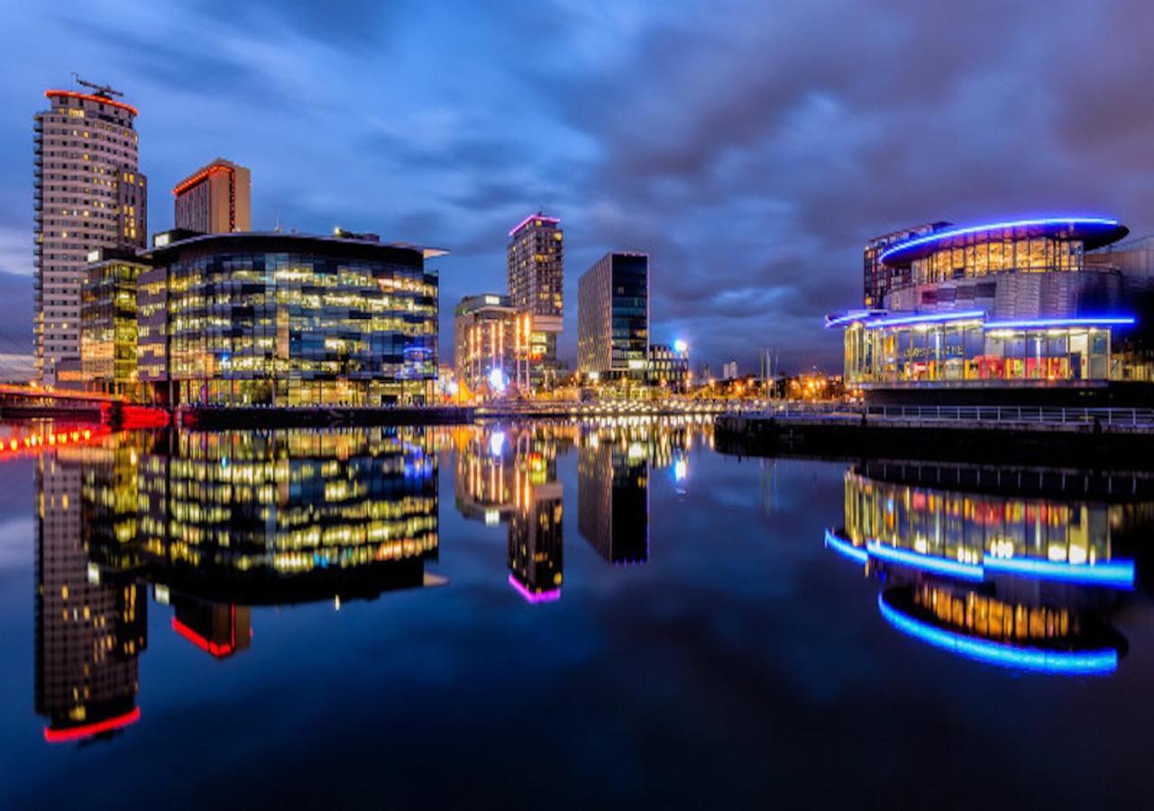 Hallsphere - Stunning Apartment Salford Quays Манчестер Екстер'єр фото