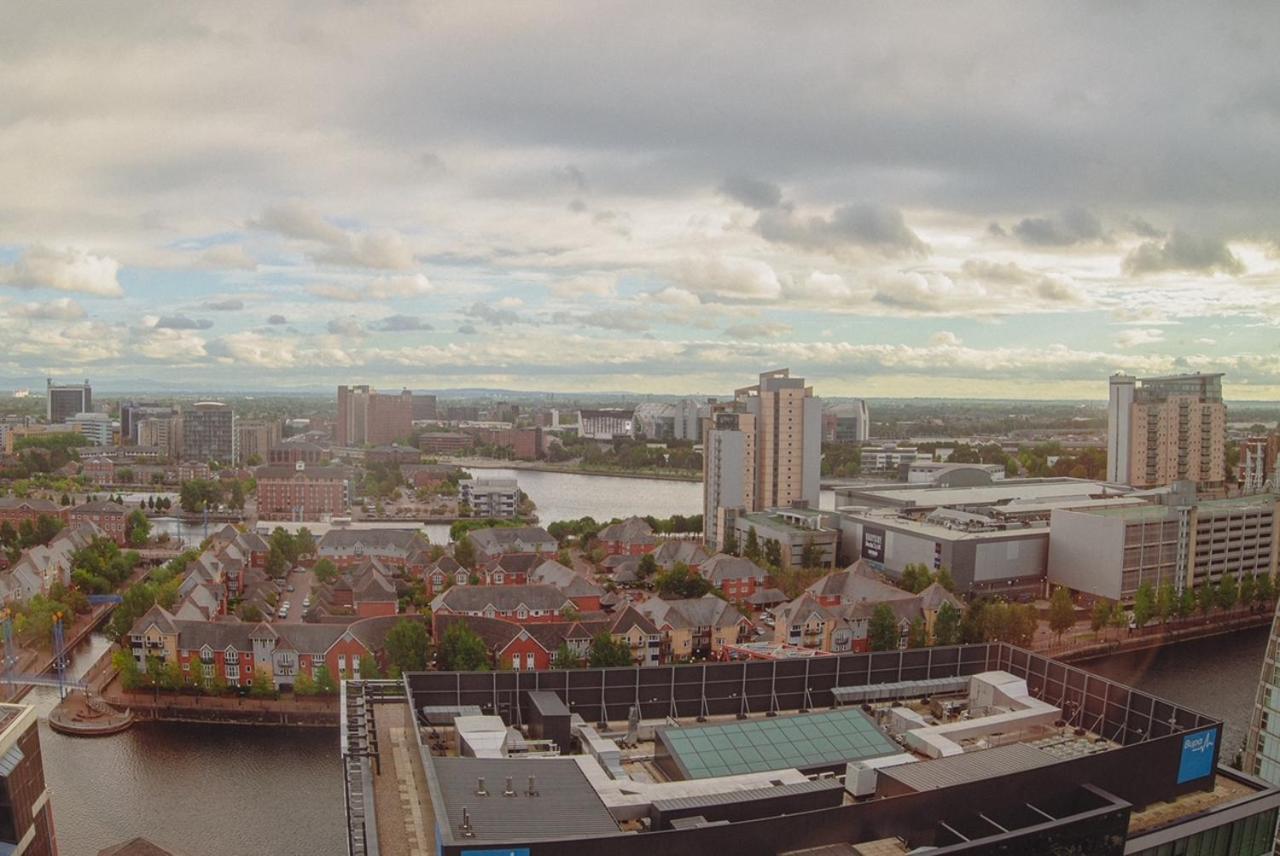 Hallsphere - Stunning Apartment Salford Quays Манчестер Екстер'єр фото