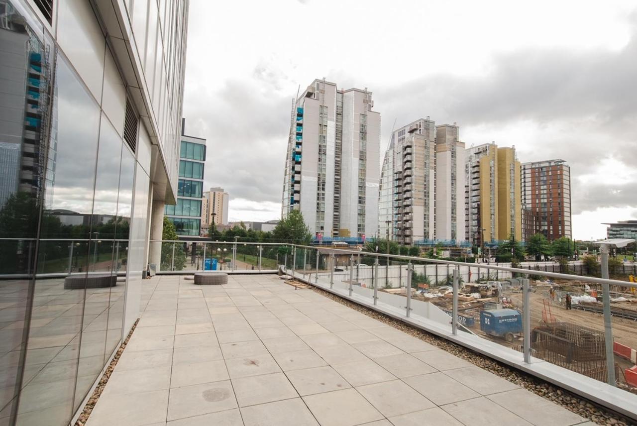 Hallsphere - Stunning Apartment Salford Quays Манчестер Екстер'єр фото
