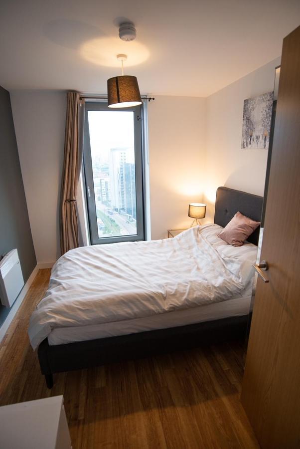 Hallsphere - Stunning Apartment Salford Quays Манчестер Екстер'єр фото