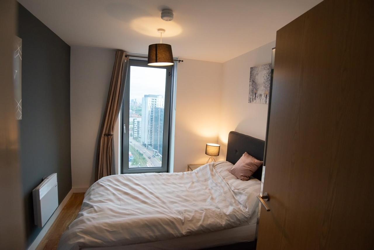 Hallsphere - Stunning Apartment Salford Quays Манчестер Екстер'єр фото